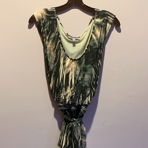 Jennifer Lopez Watercolor Tie Waist Top - Picture 5 of 6